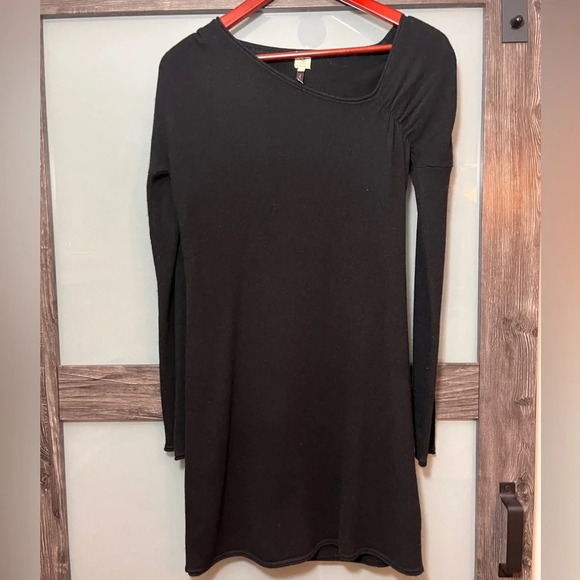 Qi Dresses & Skirts - Qi Cashmere Little Black Dress Asymmetrical Neckline 100% Cashmere Women's S